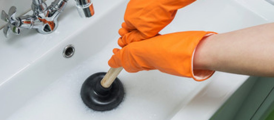 Como funciona o serviço de desentupidora? Um guia completo